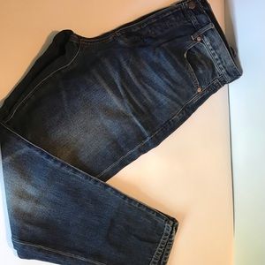 American Eagle Hight Rise Girlfriend Jeans